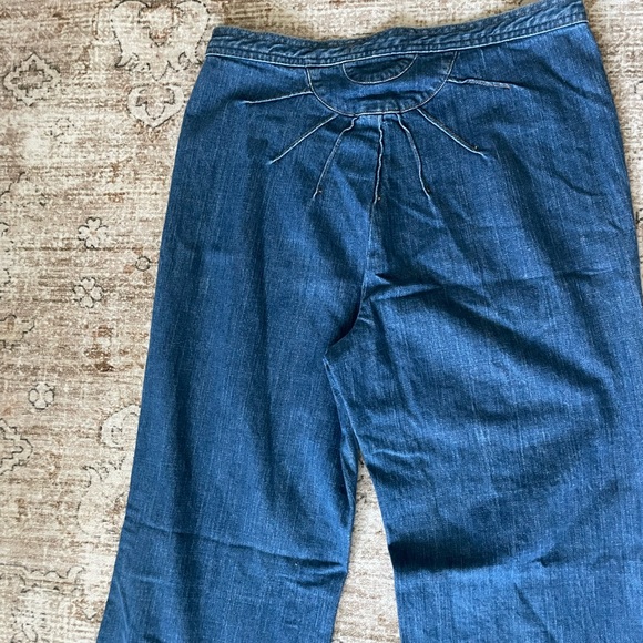 Free People Ray of Sunshine Jeans
Good condition , discontinued style
Size 30 - Picture 6 of 9